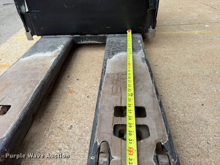image for item FU4553 2019 Yale MPE060LGN24T2748 pallet jack