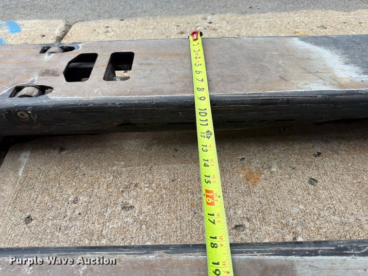image for item FU4553 2019 Yale MPE060LGN24T2748 pallet jack
