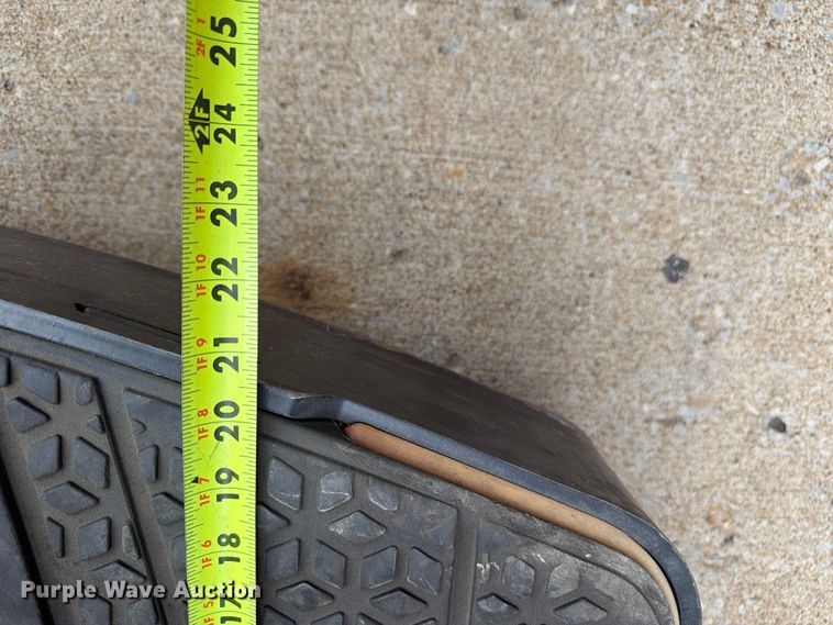 image for item FU4553 2019 Yale MPE060LGN24T2748 pallet jack