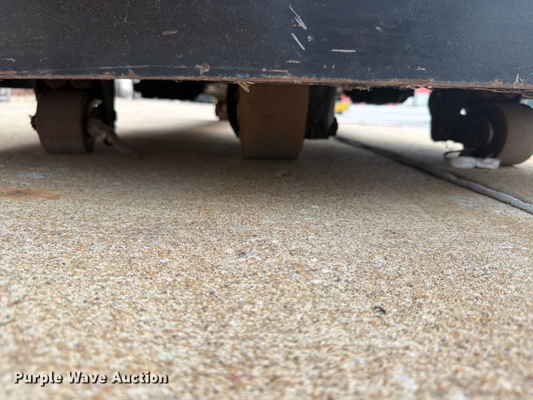image for item FU4553 2019 Yale MPE060LGN24T2748 pallet jack