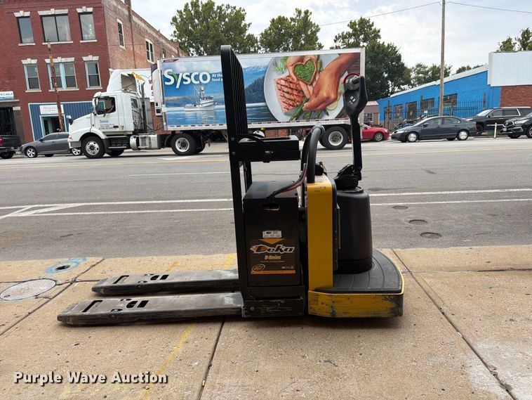 image for item FU4554 2018 Yale MPE060LFN24T2748 pallet jack