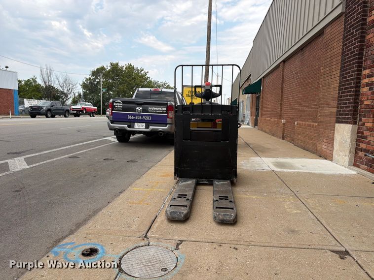 image for item FU4554 2018 Yale MPE060LFN24T2748 pallet jack