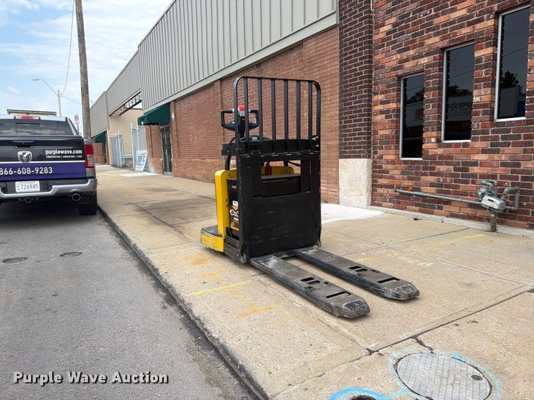 image for item FU4554 2018 Yale MPE060LFN24T2748 pallet jack