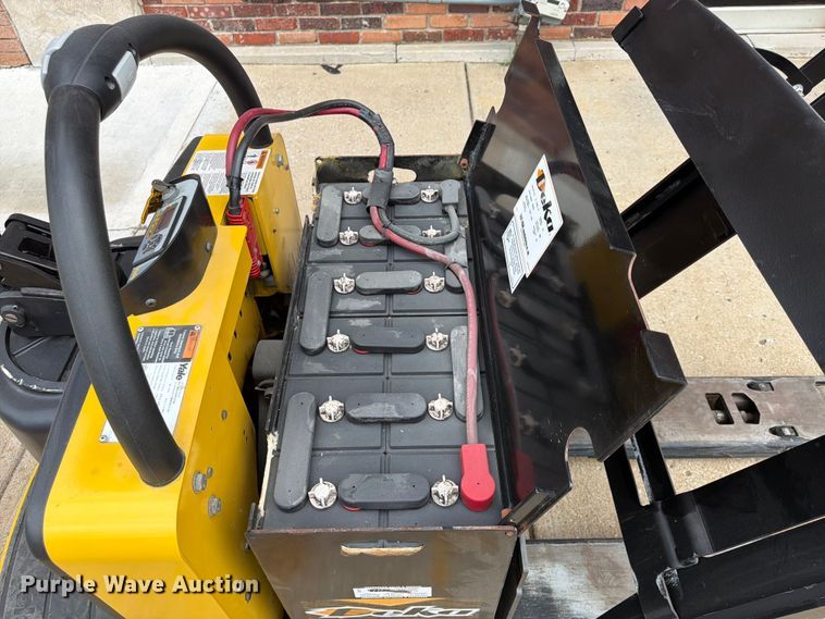 image for item FU4554 2018 Yale MPE060LFN24T2748 pallet jack