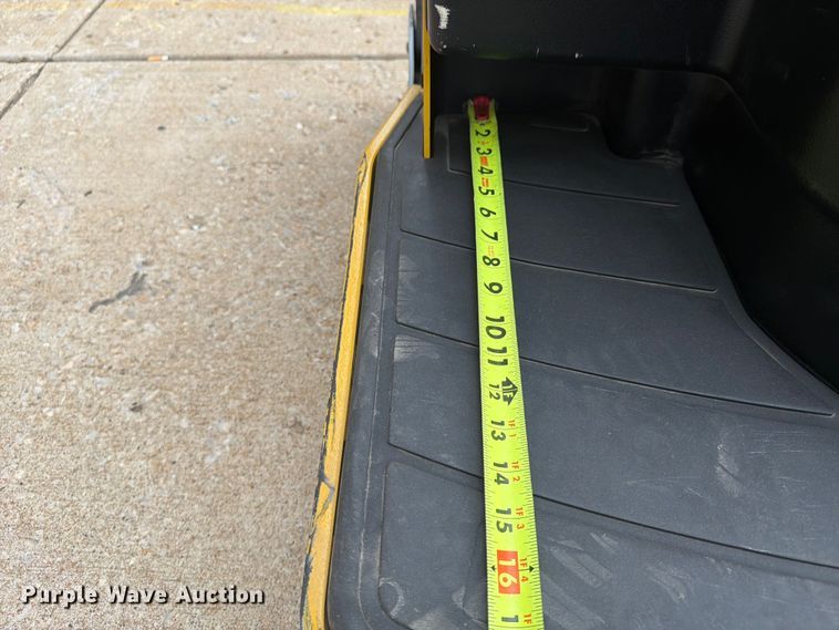 image for item FU4554 2018 Yale MPE060LFN24T2748 pallet jack
