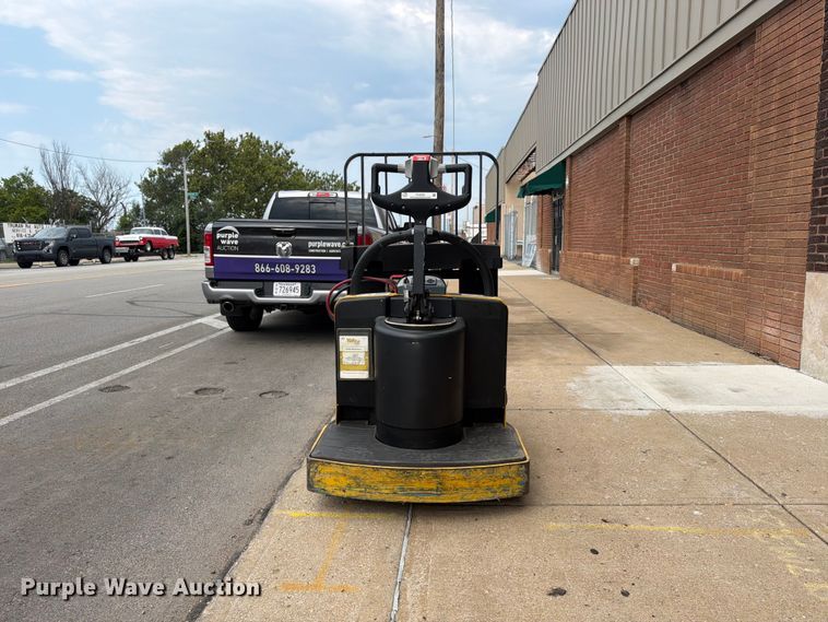 image for item FU4555 2013 Yale MPE060LFN2472748 pallet jack