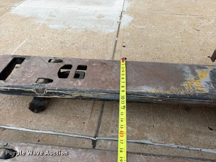 image for item FU4555 2013 Yale MPE060LFN2472748 pallet jack