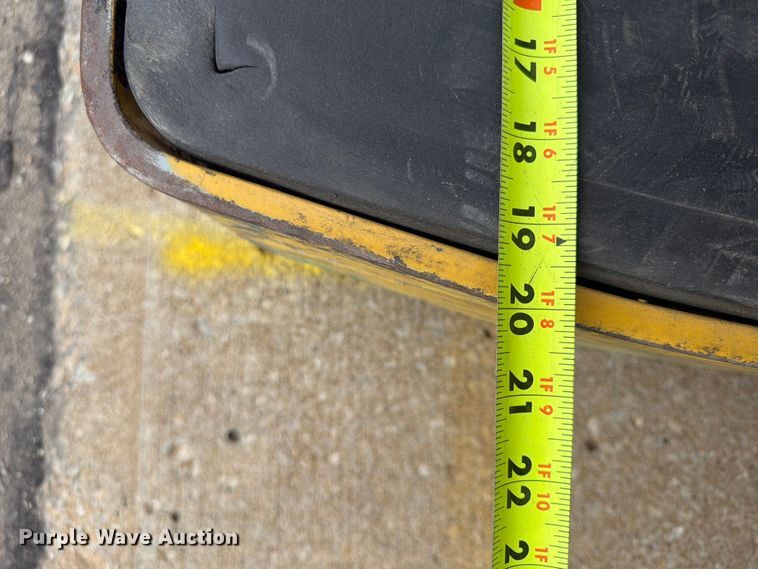 image for item FU4555 2013 Yale MPE060LFN2472748 pallet jack