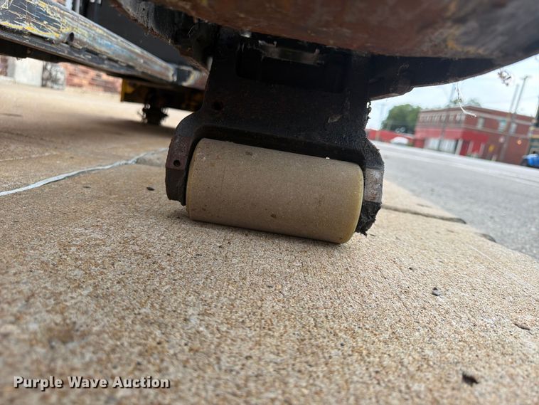 image for item FU4555 2013 Yale MPE060LFN2472748 pallet jack