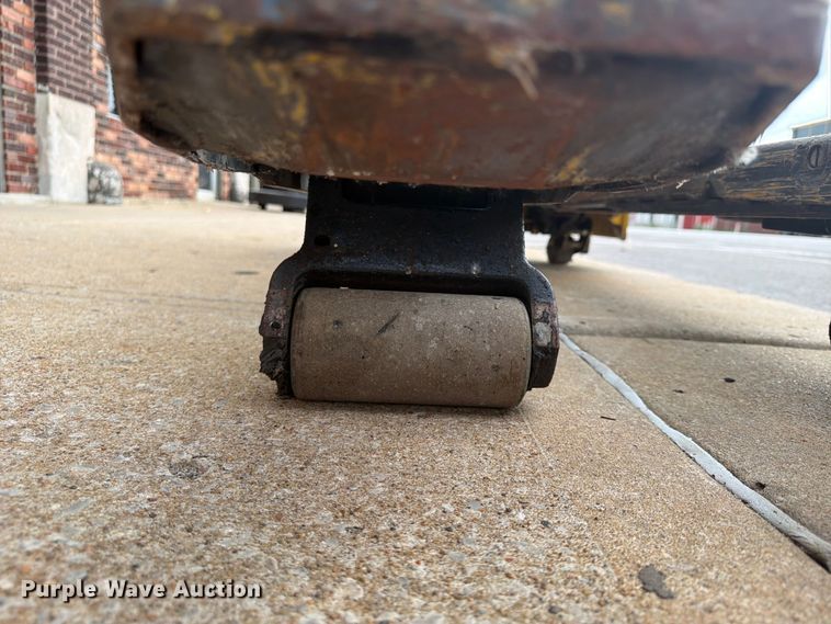 image for item FU4555 2013 Yale MPE060LFN2472748 pallet jack