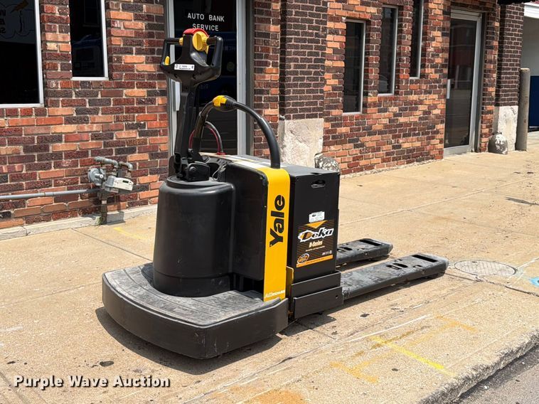 2010 Yale MPE060LFN24T2748 pallet jack