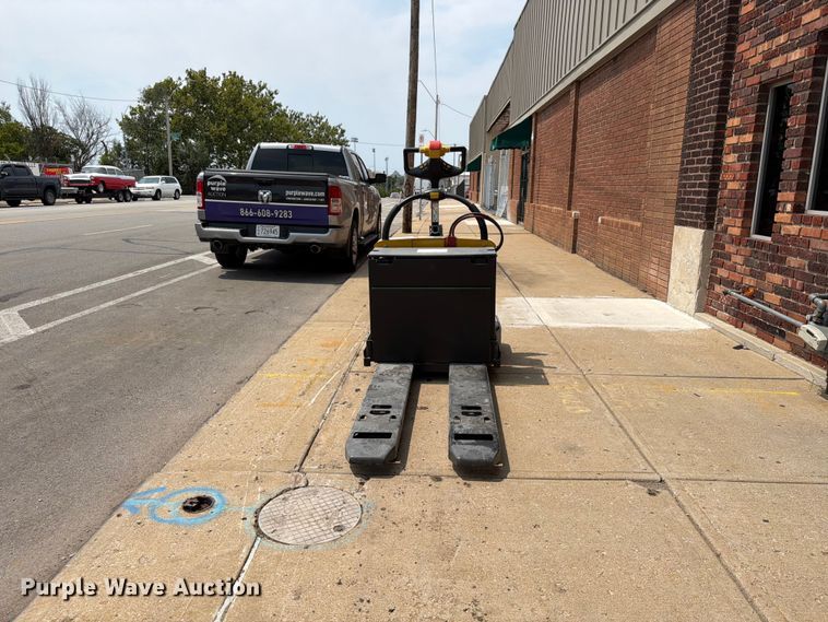 image for item FU4556 2010 Yale MPE060LFN24T2748 pallet jack