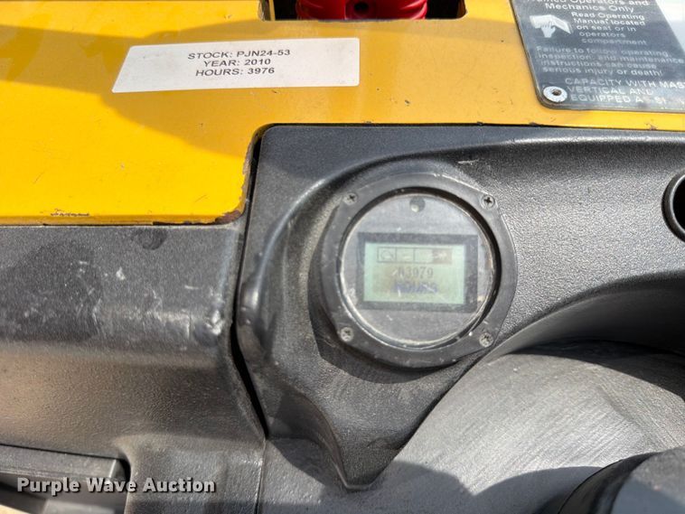 image for item FU4556 2010 Yale MPE060LFN24T2748 pallet jack