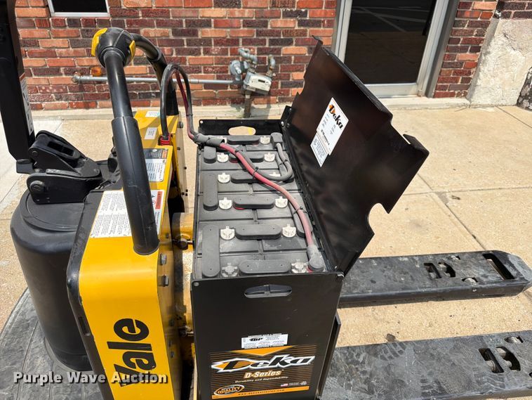 image for item FU4556 2010 Yale MPE060LFN24T2748 pallet jack