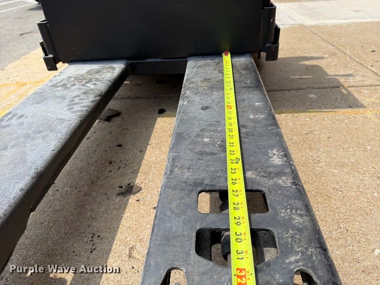 image for item FU4556 2010 Yale MPE060LFN24T2748 pallet jack