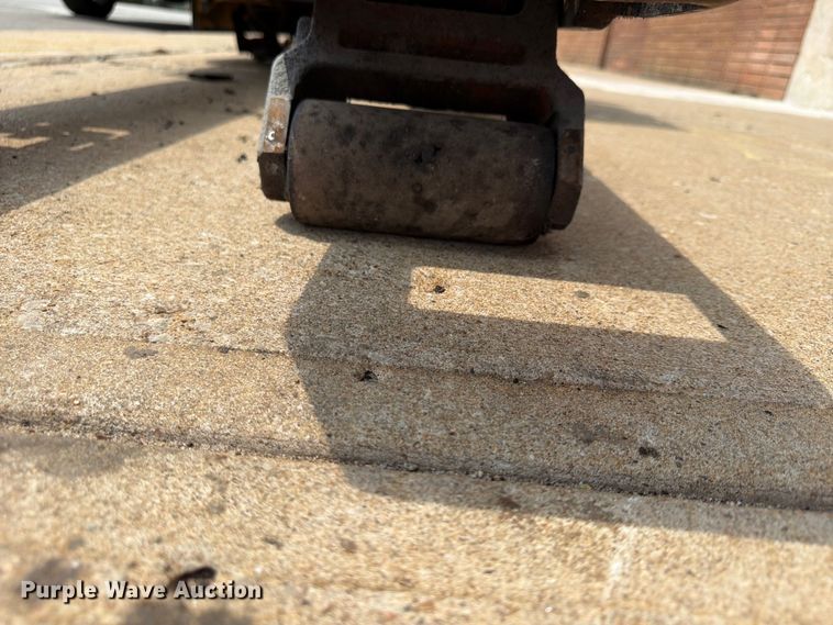 image for item FU4556 2010 Yale MPE060LFN24T2748 pallet jack