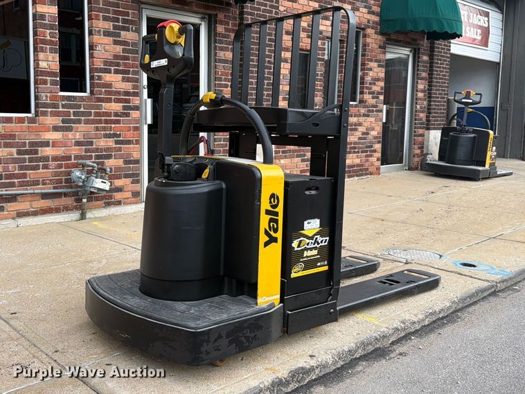 2010 Yale MPE060LFN24T2748 pallet jack