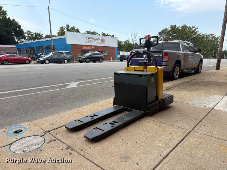image for item FU4558 2014 Yale MPEOSOLFN242748 pallet jack