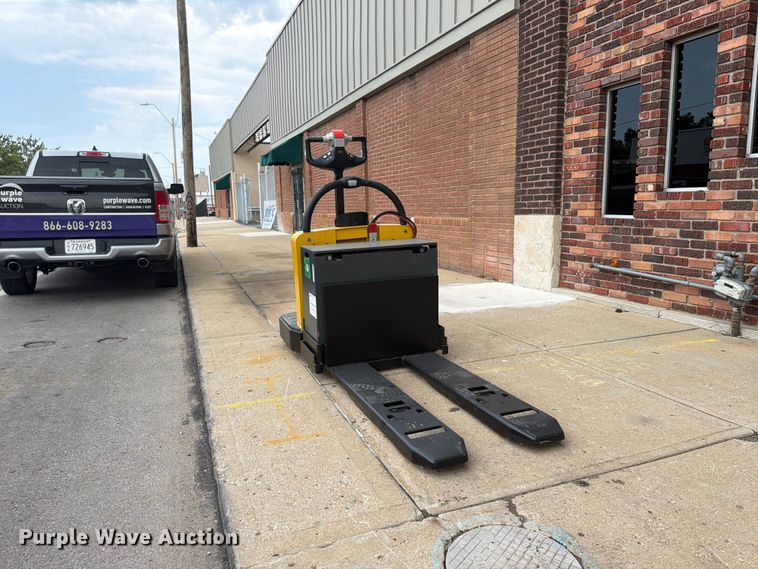 image for item FU4558 2014 Yale MPEOSOLFN242748 pallet jack