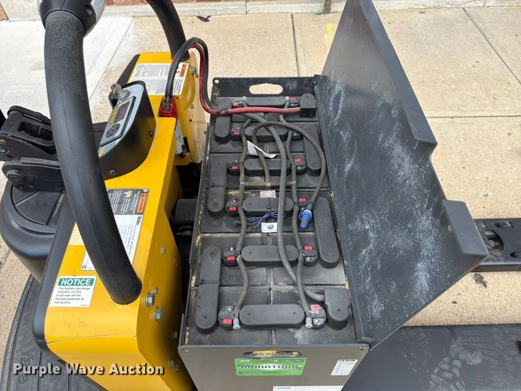 image for item FU4558 2014 Yale MPEOSOLFN242748 pallet jack