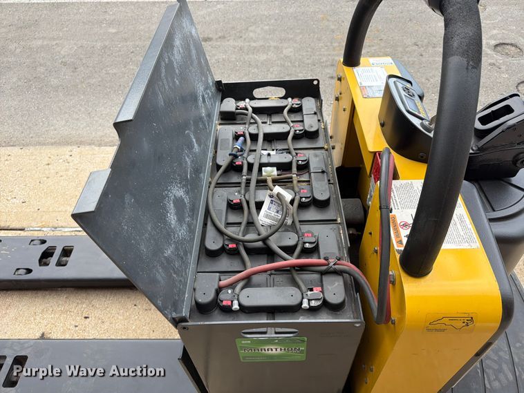 image for item FU4558 2014 Yale MPEOSOLFN242748 pallet jack