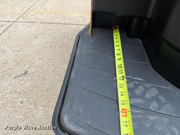 image for item FU4558 2014 Yale MPEOSOLFN242748 pallet jack