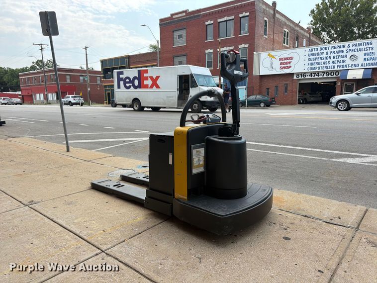 image for item FU4559 2016 Yale MPEO60LFN24T2748 pallet jack