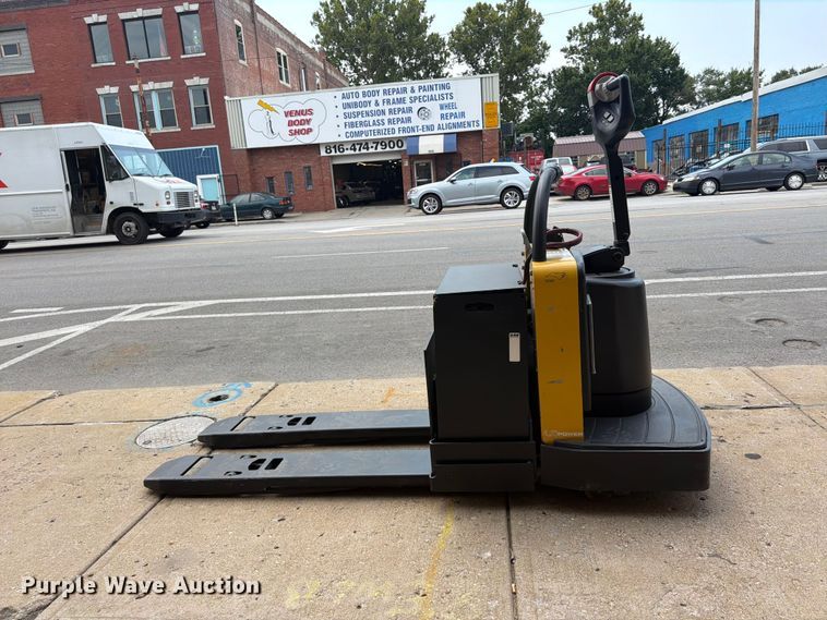 image for item FU4559 2016 Yale MPEO60LFN24T2748 pallet jack