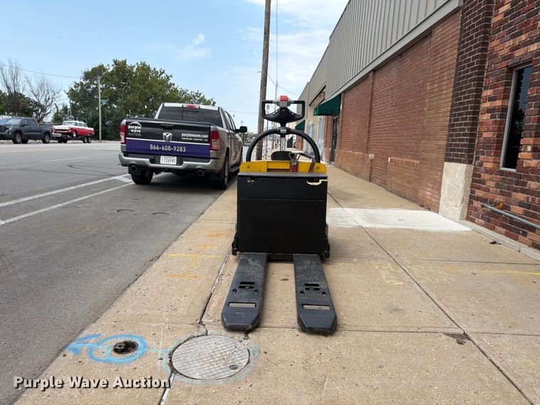 image for item FU4559 2016 Yale MPEO60LFN24T2748 pallet jack