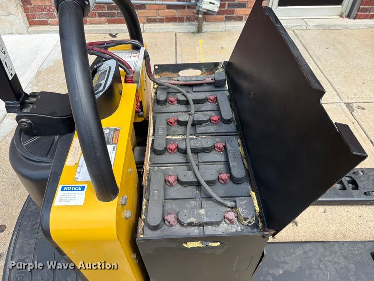 image for item FU4559 2016 Yale MPEO60LFN24T2748 pallet jack