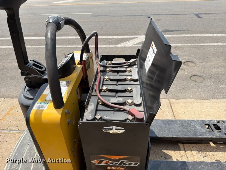 image for item FU4560 2014 Yale MPE0601LFN24T2748 pallet jack
