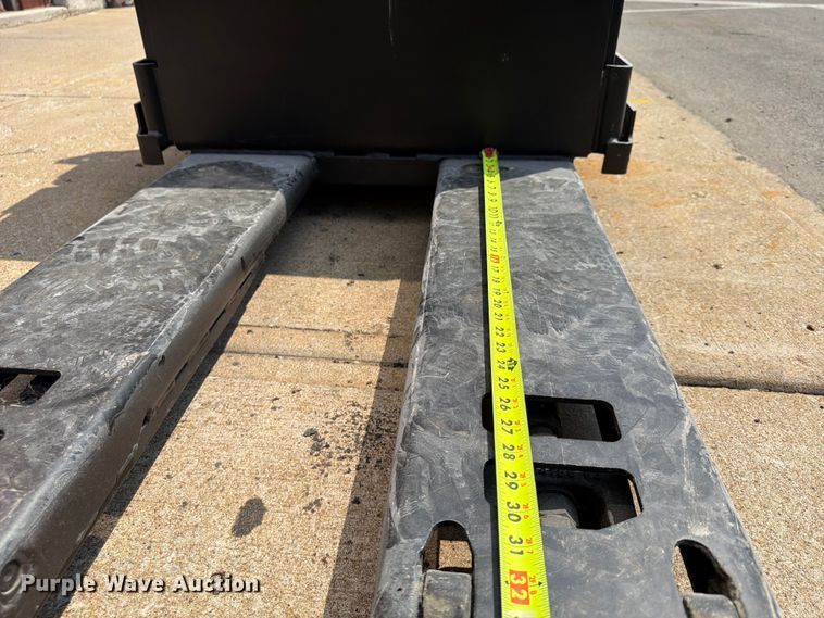 image for item FU4560 2014 Yale MPE0601LFN24T2748 pallet jack