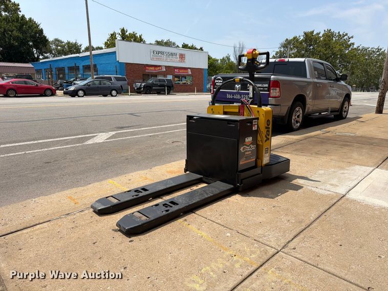 image for item FU4561 2009 Yale MPE060LFN24T2748 pallet jack