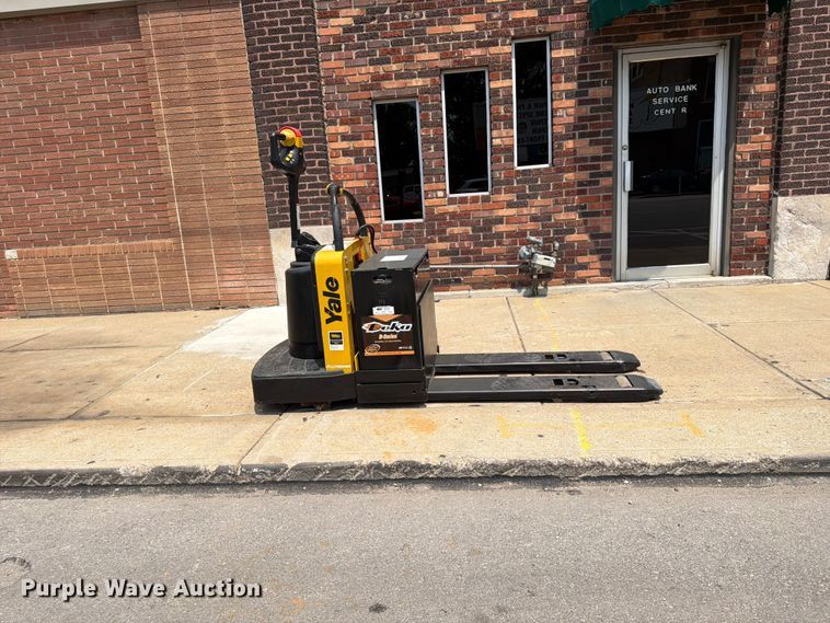 image for item FU4561 2009 Yale MPE060LFN24T2748 pallet jack