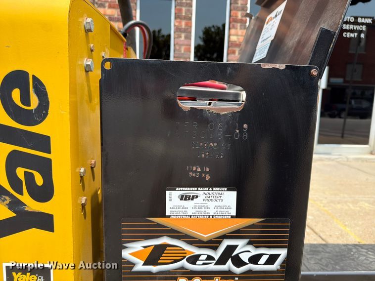 image for item FU4561 2009 Yale MPE060LFN24T2748 pallet jack