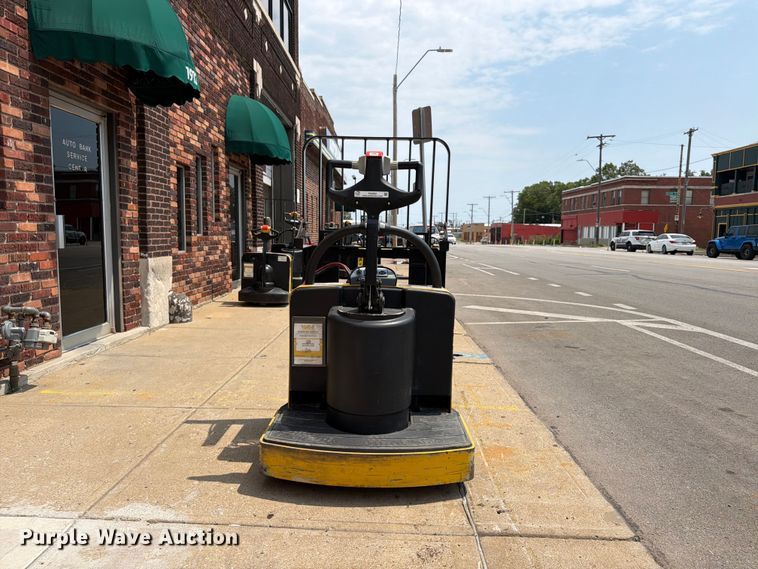 image for item FU4562 2021 Yale MPE060LFN24T2748 pallet jack