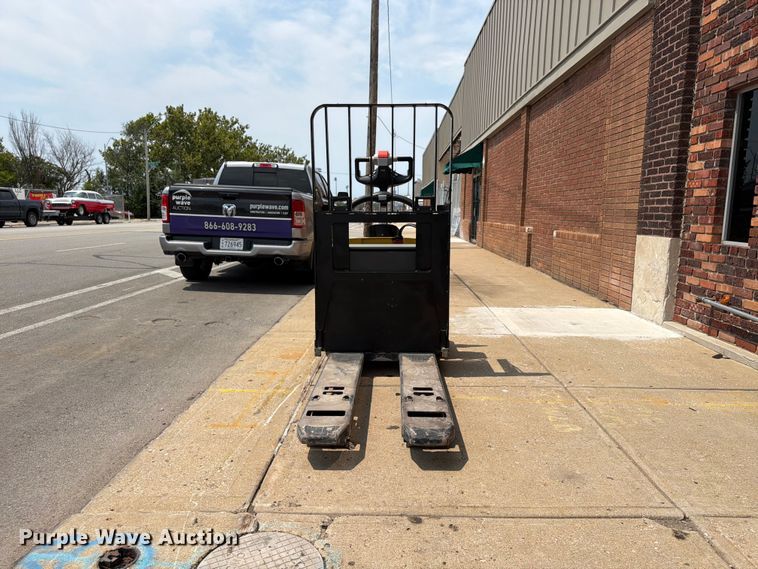 image for item FU4562 2021 Yale MPE060LFN24T2748 pallet jack