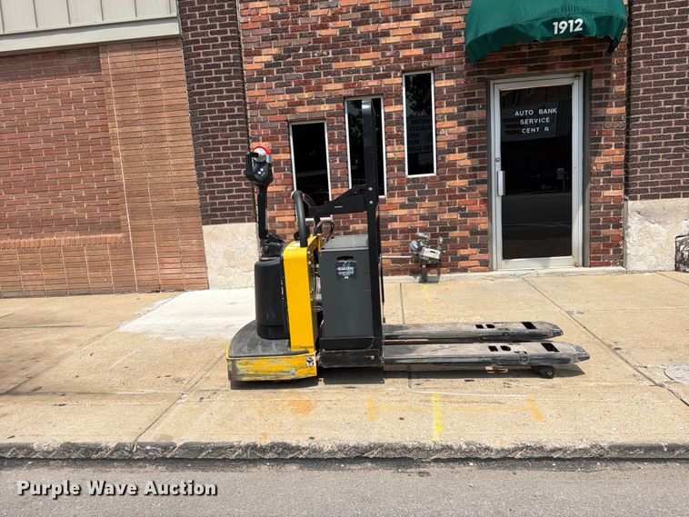 image for item FU4562 2021 Yale MPE060LFN24T2748 pallet jack