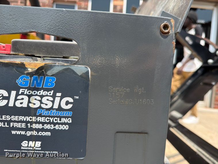image for item FU4562 2021 Yale MPE060LFN24T2748 pallet jack