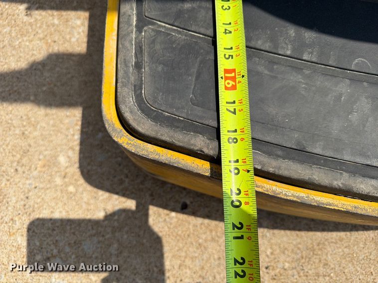 image for item FU4562 2021 Yale MPE060LFN24T2748 pallet jack