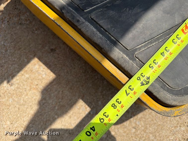 image for item FU4562 2021 Yale MPE060LFN24T2748 pallet jack