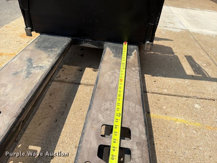 image for item FU4562 2021 Yale MPE060LFN24T2748 pallet jack