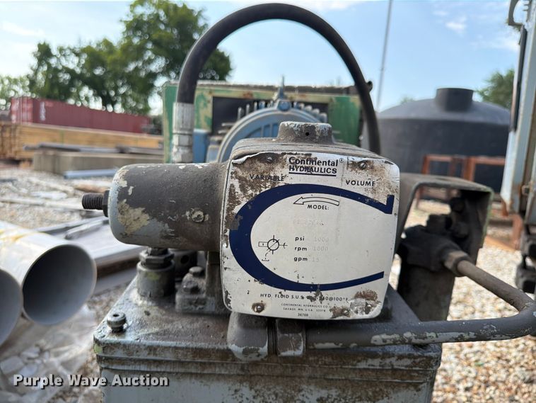 image for item FU4563 (2) DoAll bandsaws