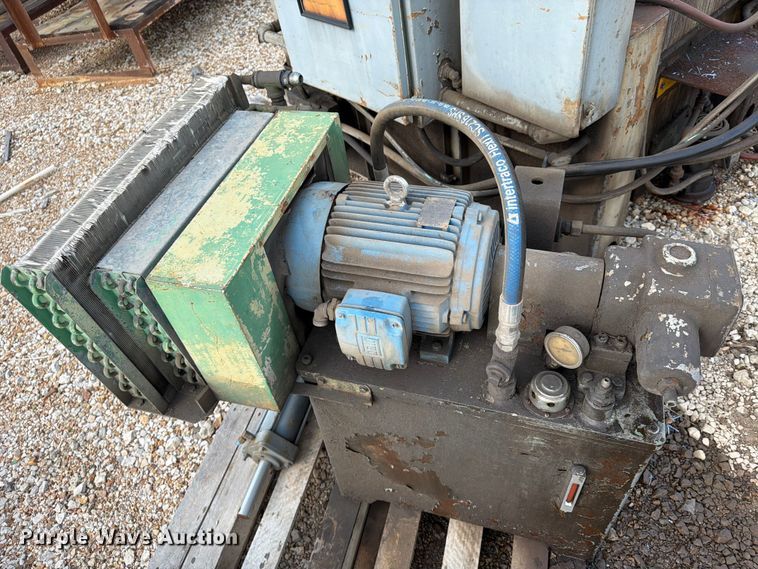 image for item FU4563 (2) DoAll bandsaws
