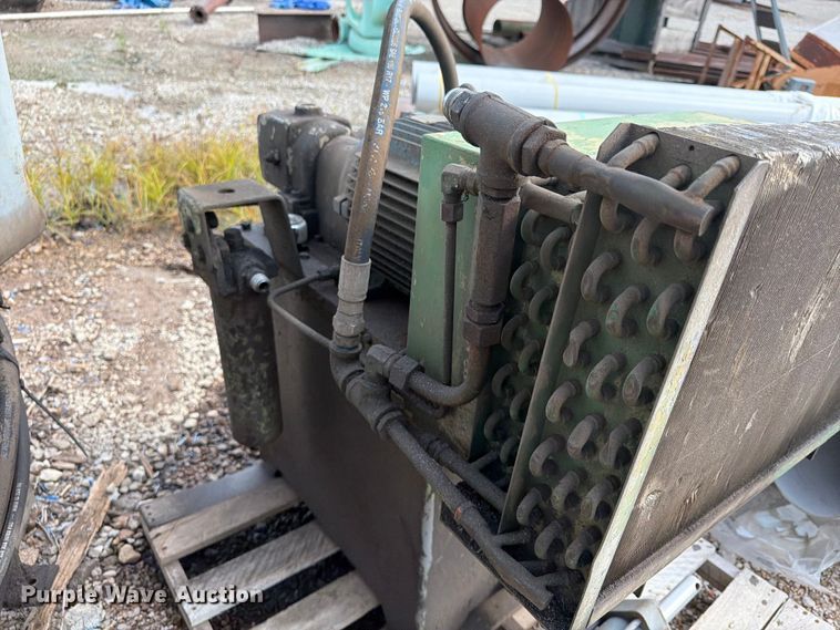 image for item FU4563 (2) DoAll bandsaws