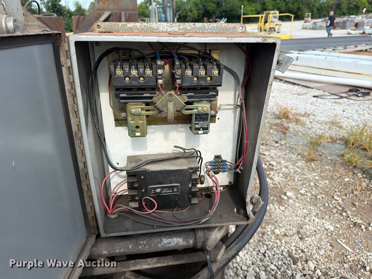 image for item FU4563 (2) DoAll bandsaws