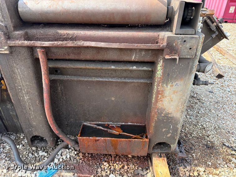 image for item FU4563 (2) DoAll bandsaws