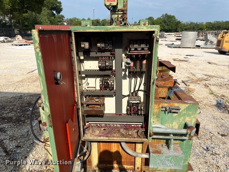 image for item FU4563 (2) DoAll bandsaws