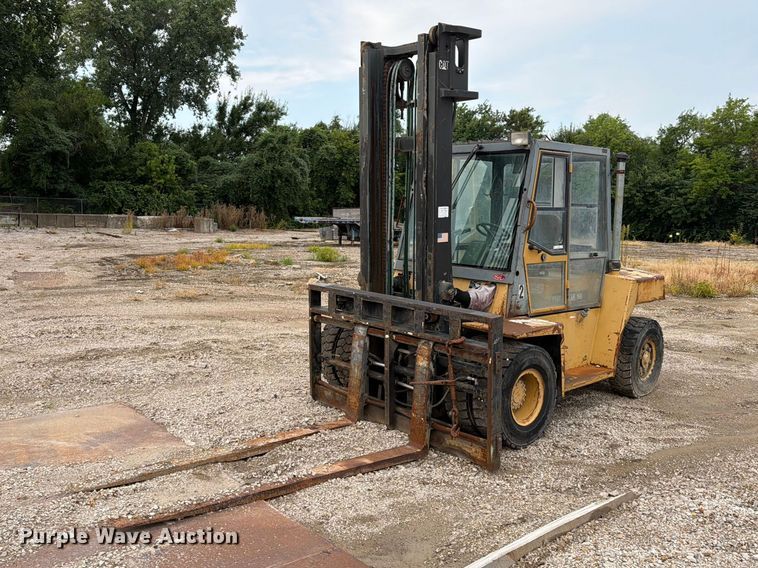 Caterpillar DP70 forklift