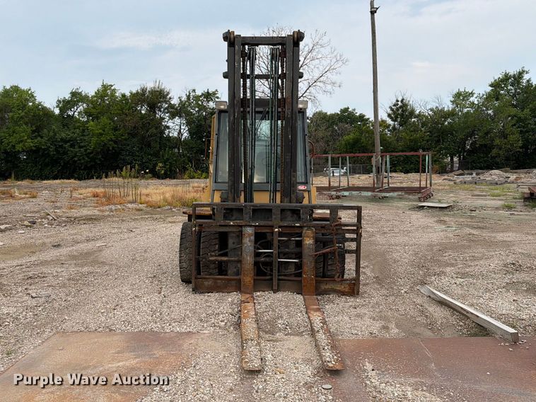 image for item FU4566 Caterpillar DP70 forklift